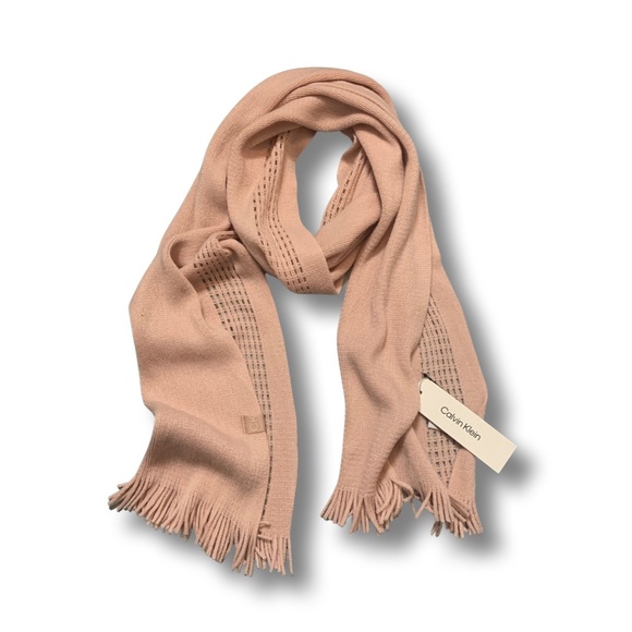 PLUSH PINK ‘CALVIN KLEIN’ SCARF!! - Picture 1 of 5